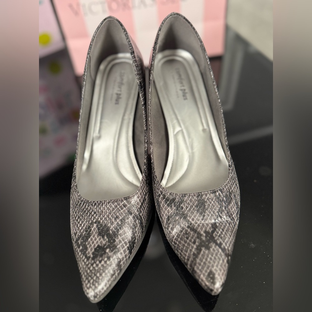 comfort plus by Predictions Snake-Print Pointed Toe Flats in Gray
